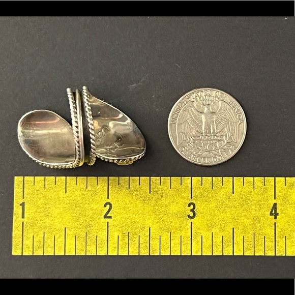 Vintage Native American Sterling Silver Turquoise and Coral Ring - Picture 9 of 9